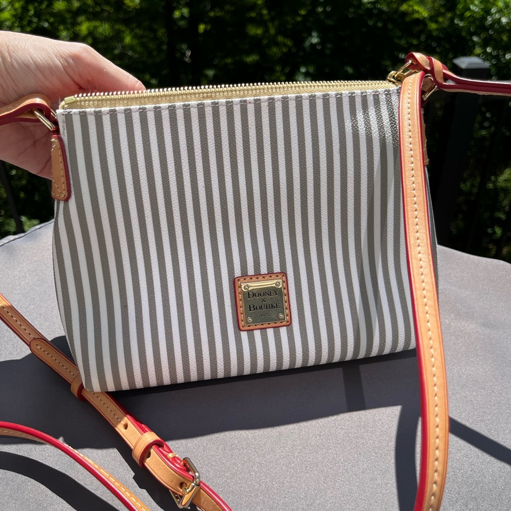 Dooney & Bourke pouchette crossbody